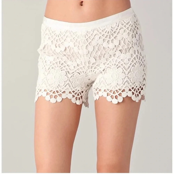 RED Valentino Pants - Red Valentino
These crocheted cotton scalloped  shorts size small
